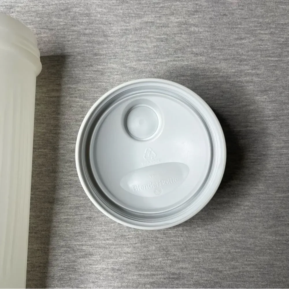 BlenderBottle Classic V2 28 Oz Shaker Bottle
